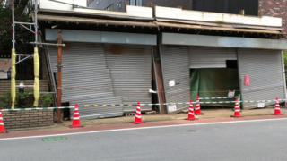 崩れそうな建物.png
