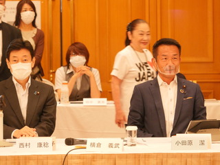 西村大臣と小田原潔議員.JPG