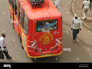 coaches-and-buses-all-decorated-differently-nairobi-kenya-africa-AEWXE5.jpg